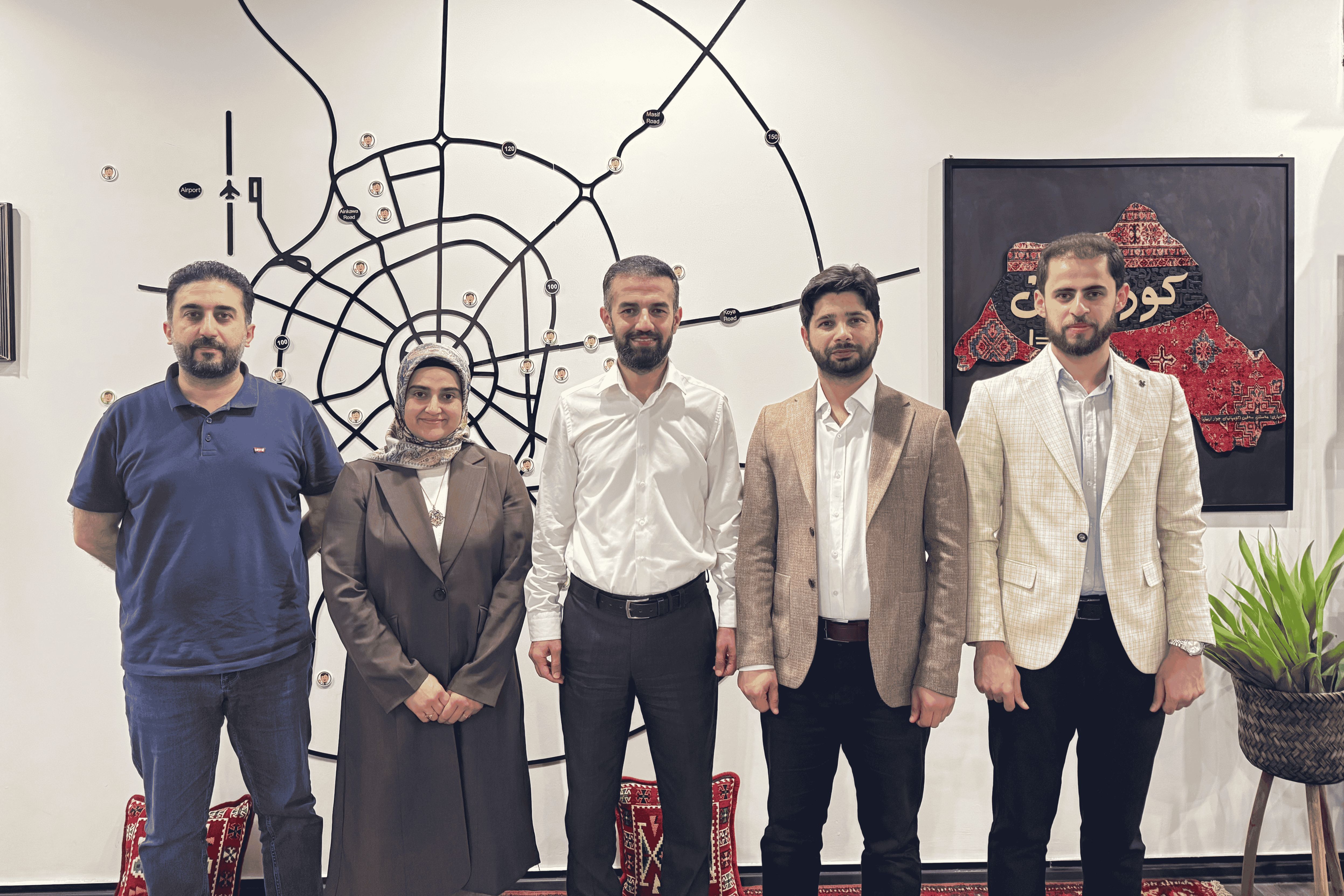 سەردانی شاندێکی پەیمانگەی تەکنیکی و پیشەیی بێست بۆ ئۆفیسی سەرەکیی دەرمانخانەکانی سەروەران